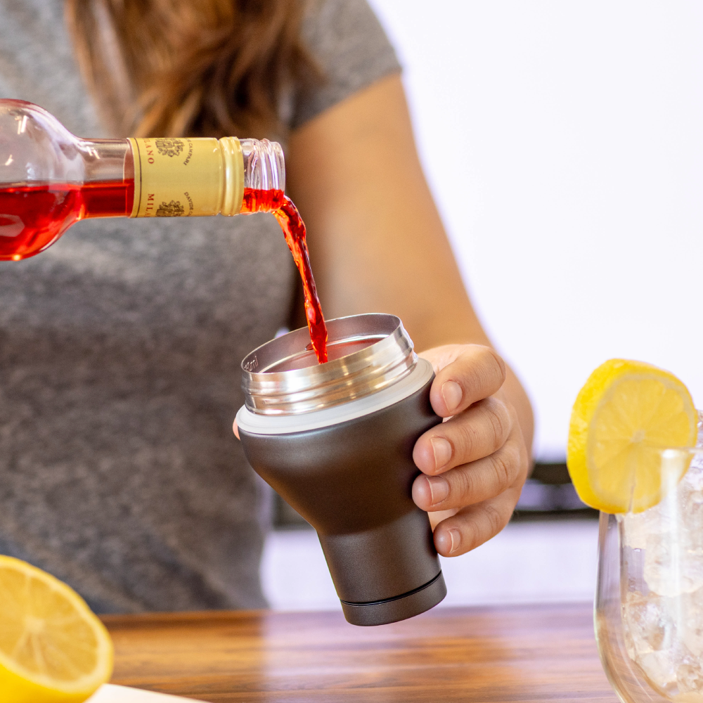 cocktail-shaker-lid-g5 Cocktail_Shaker_lifestyle_2_b714e13d-dd84-4844-956f-11cddc294041.png