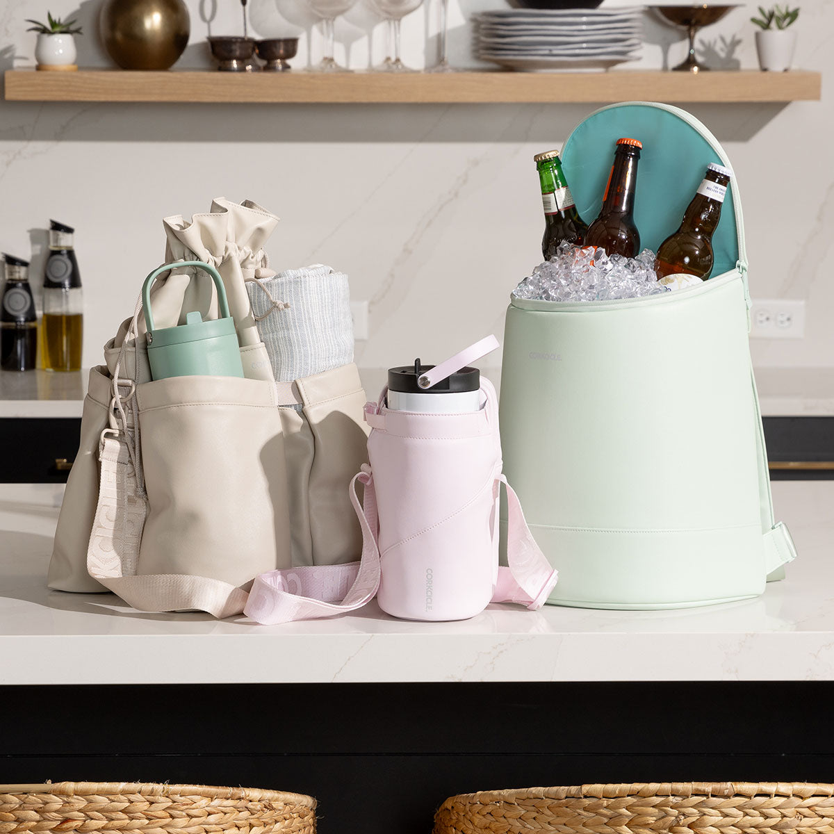 beverage-bucket-bag-l3 6c4793ad3b8e--group-lifestyle1.jpg